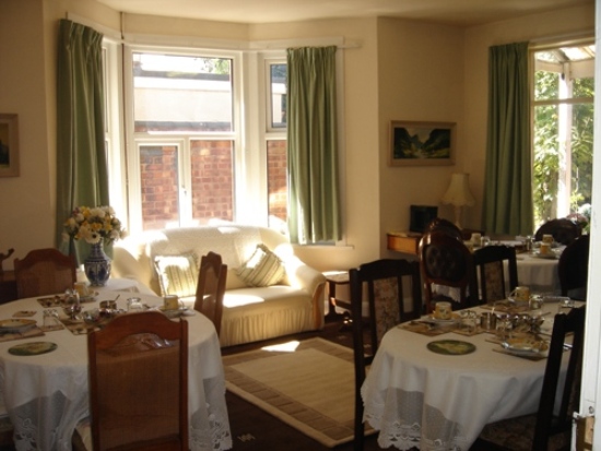 Breakfast Room in Guest House Coventry